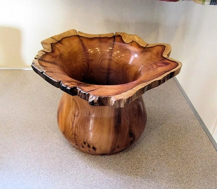 Keith Leonard won a commended certificate for this natural edged vase